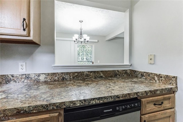 details with a chandelier, decorative light fixtures, dark countertops, and dishwasher