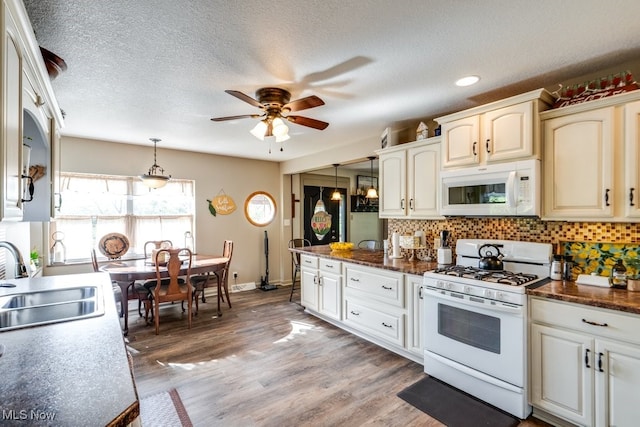 396 2nd St NE, Carrollton, OH 44615 - kitchen with white appliances, a sink, a ceiling fan, backsplash, and recessed lighting