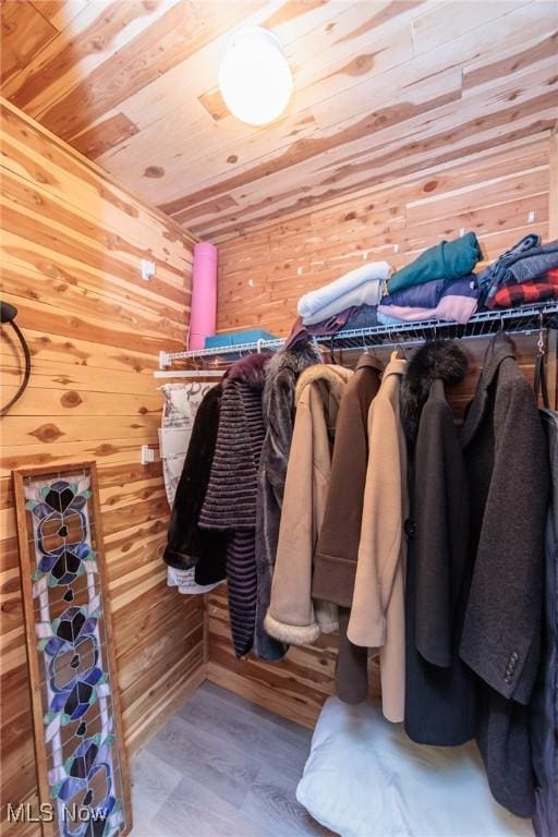3286 Marks Rd, Medina, OH 44256 - walk in closet featuring wood finished floors