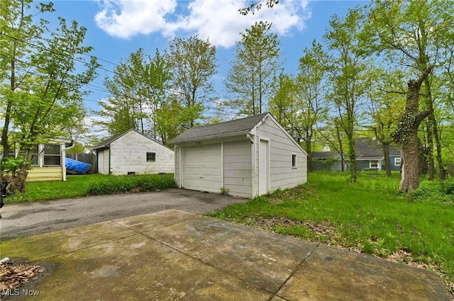 19519 Meadowlark Ln, Warrensville Heights, OH 44128 - view of detached garage