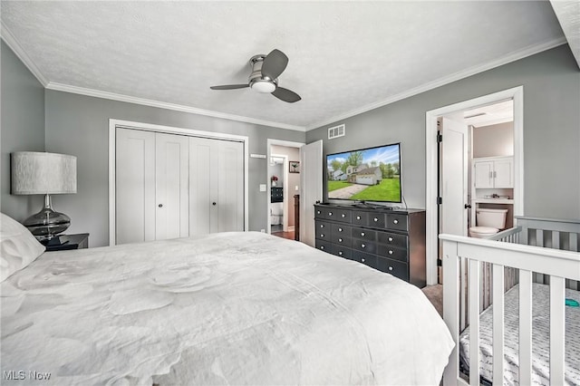 4815 Shadow Oak Dr, Austintown, OH 44515 - bedroom featuring a closet, ceiling fan, crown molding, and connected bathroom