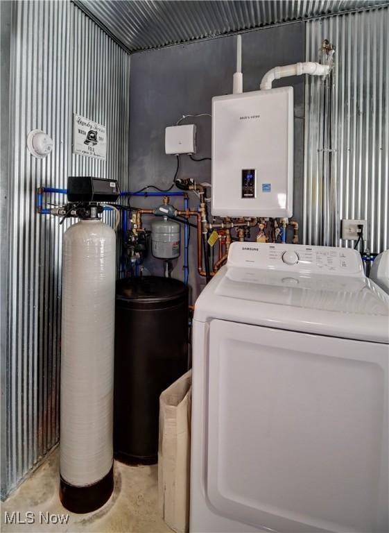utilities with washer / clothes dryer and water heater
