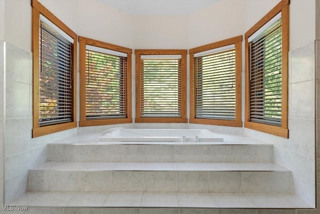 70 Northlake Ct, Vincent, OH 45784 - full bath featuring a bath