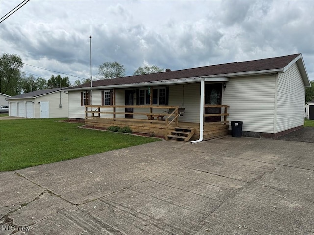 402 Washington Dr, Mineral Wells, WV 26150 - view of front of home with covered porch and a front yard