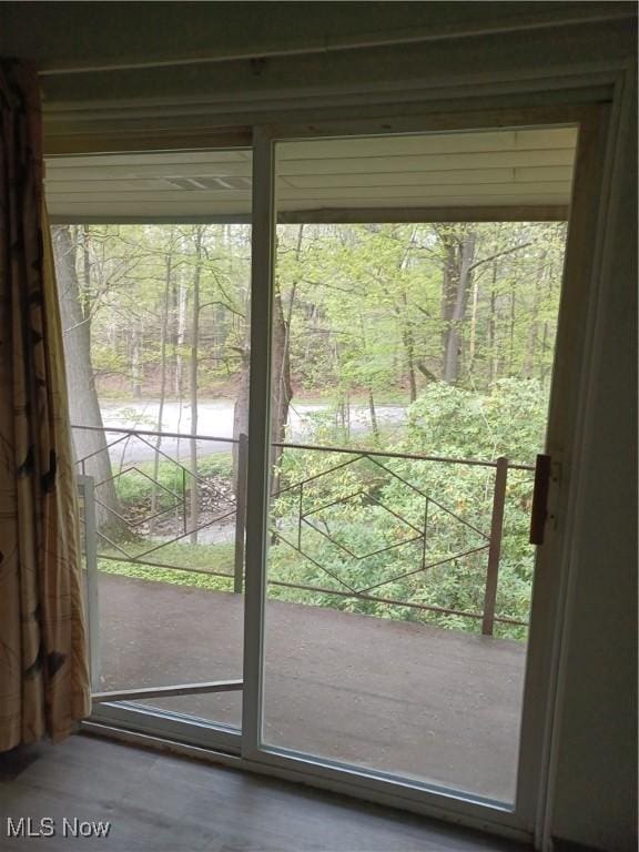 1050 Park Cir, Girard, OH 44420 - entryway with a view of trees