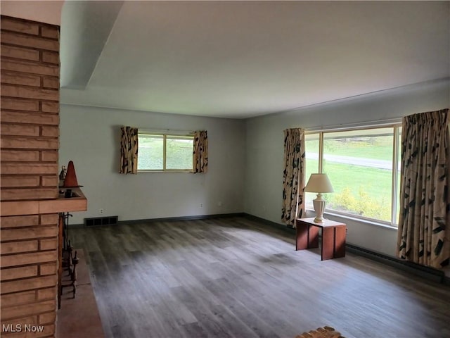 1050 Park Cir, Girard, OH 44420 - unfurnished living room with wood finished floors and baseboards