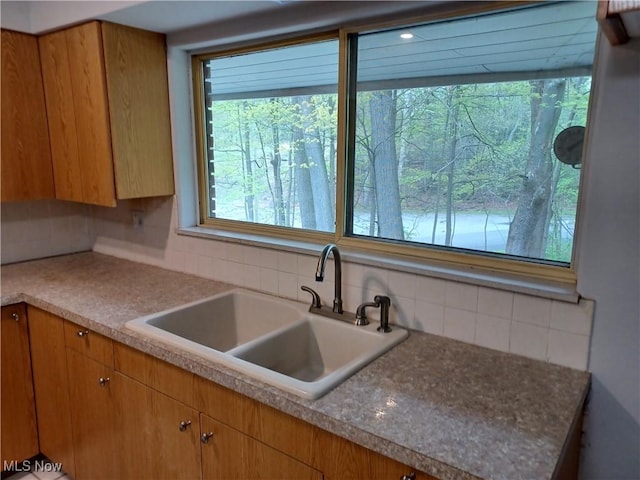 1050 Park Cir, Girard, OH 44420 - kitchen featuring a sink, backsplash, and light countertops