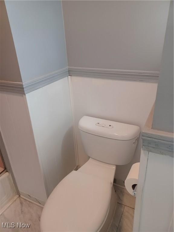 1050 Park Cir, Girard, OH 44420 - bathroom with toilet