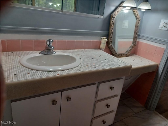 1050 Park Cir, Girard, OH 44420 - bathroom with vanity, tasteful backsplash, and tile patterned floors