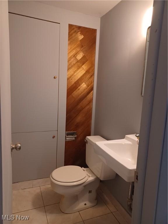 1050 Park Cir, Girard, OH 44420 - bathroom with toilet and tile patterned floors