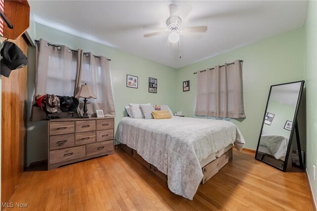 bedroom featuring light wood-style floors and a ceiling fan