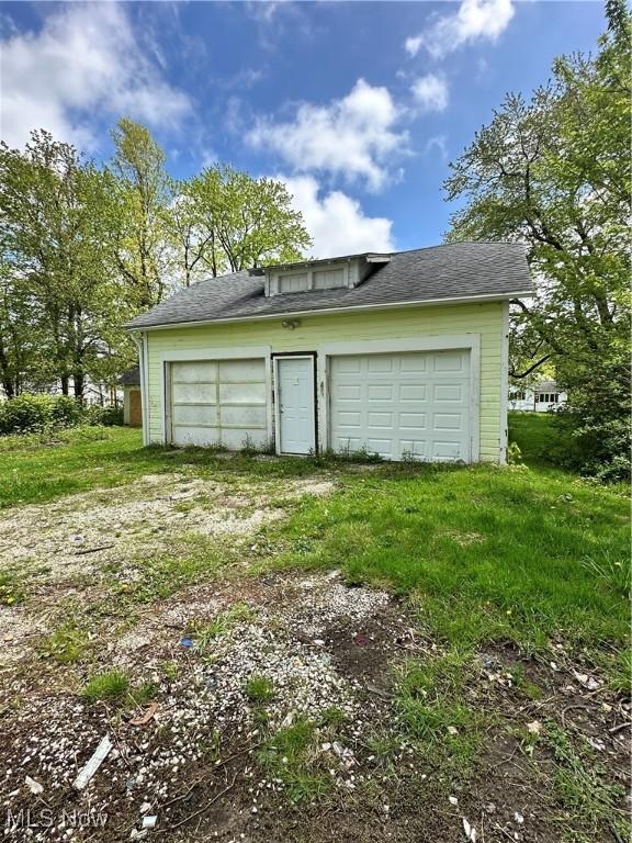 view of detached garage