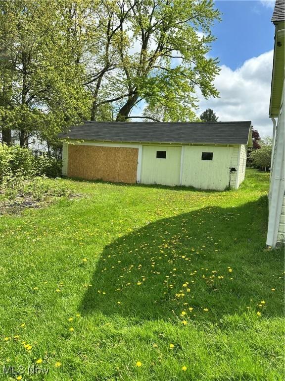 view of outbuilding with an outbuilding