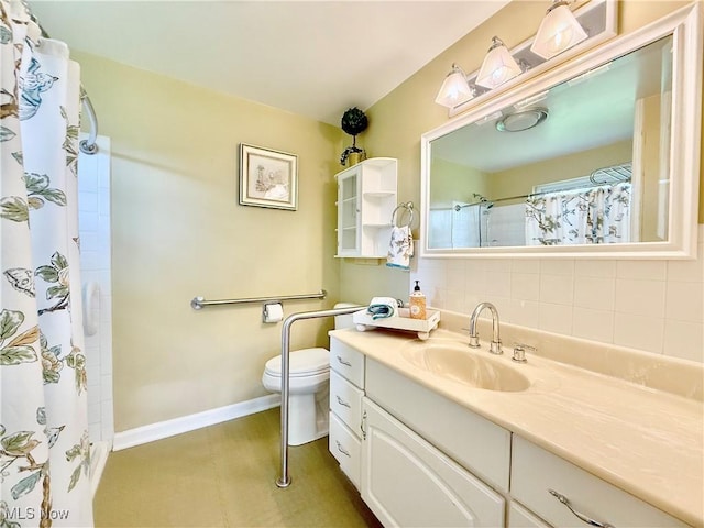 45 Meadowcrest Dr, Parkersburg, WV 26104 - full bath featuring baseboards, toilet, a shower with shower curtain, and vanity