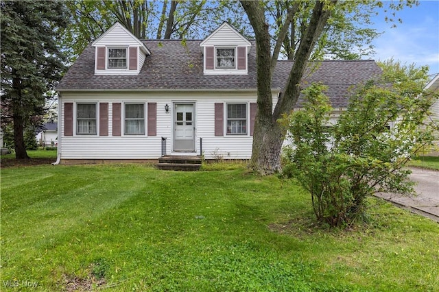 cape cod home featuring a front lawn and a shingled roof