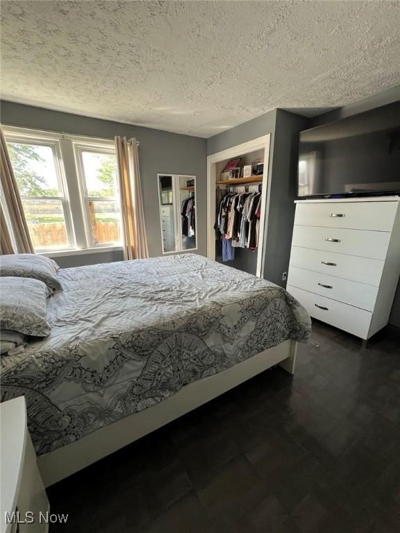 396 Railroad St, Painesville, OH 44077 - bedroom featuring a textured ceiling and a closet