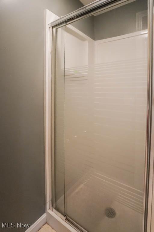 full bathroom featuring a stall shower