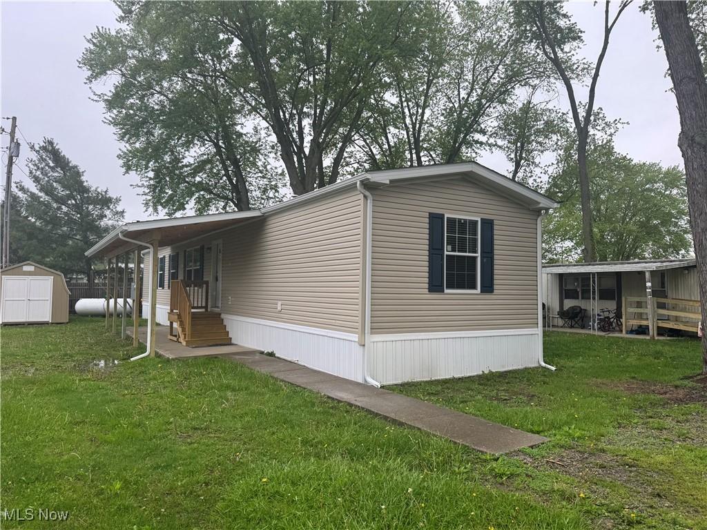 5182 Center Rd SE, New Philadelphia, OH 44663 - photo 1