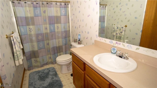 472 Vandalia Dr, Tallmadge, OH 44278 - full bathroom featuring vanity, toilet, a shower with curtain, and tile patterned floors