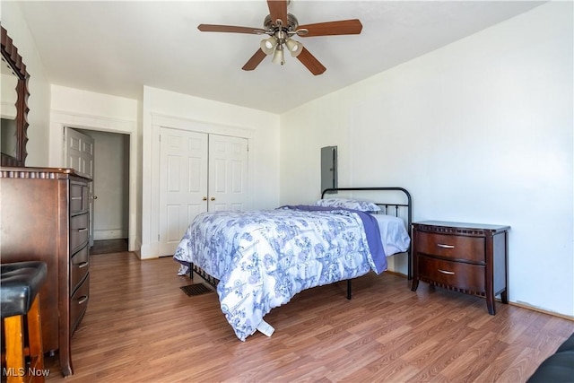 1016 12th St NE, Canton, OH 44704 - bedroom featuring wood finished floors, a closet, ceiling fan, and baseboards