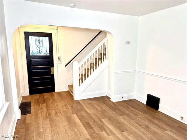 3631 E 104th St, Cleveland, OH 44105 - entryway with light wood-style floors, arched walkways, stairway, and baseboards