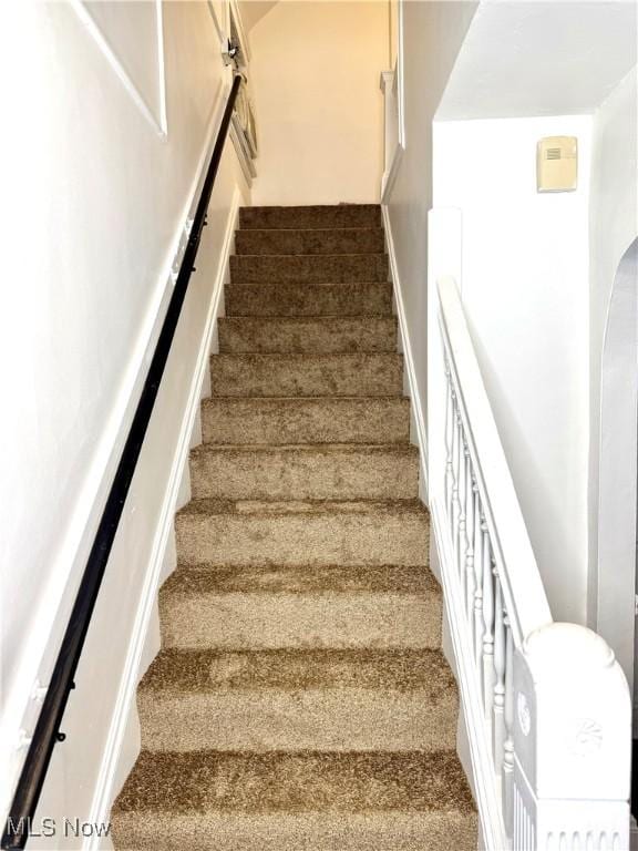 3631 E 104th St, Cleveland, OH 44105 - view of staircase