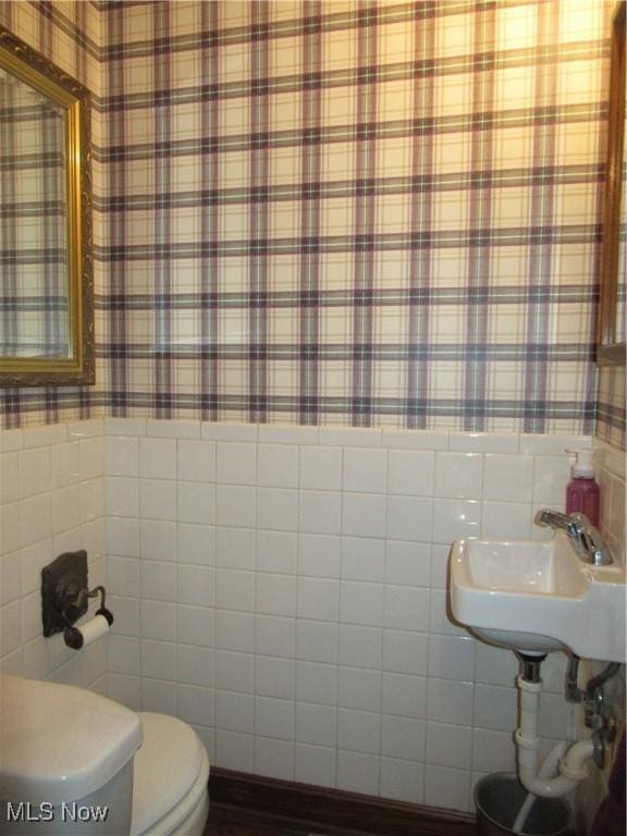 64 S Cadillac Dr, Boardman, OH 44512 - half bathroom featuring wallpapered walls, toilet, and tile walls