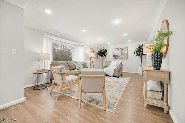 3843 Bendemeer Rd, Cleveland Heights, OH 44118 - living room with baseboards, light wood-style floors, and recessed lighting