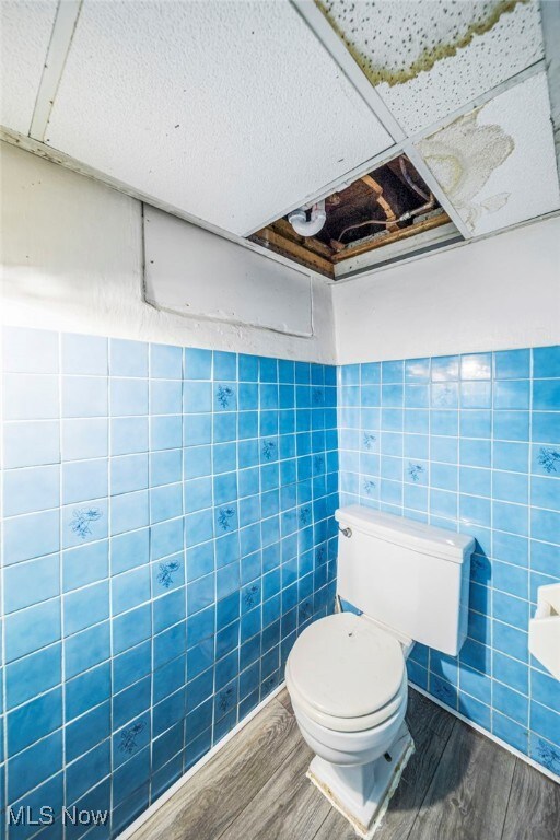 3509 Fargo Dr, Ashtabula, OH 44004 - bathroom featuring tile walls, wood finished floors, and toilet