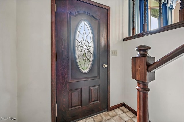 804 Cynthia Ct, Niles, OH 44446 - entryway with baseboards