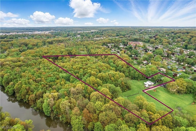 804 Cynthia Ct, Niles, OH 44446 - aerial view of property's location with a heavily wooded area, property parcel outlined, and a large body of water