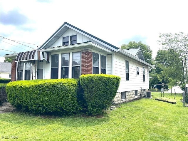 1632 Lawrence St, Parkersburg, WV 26101 - view of side of property with a yard and central AC unit