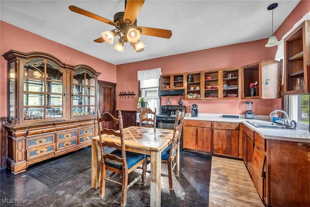 dining space featuring ceiling fan