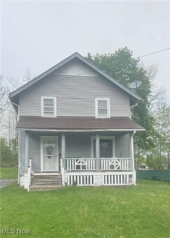 2574 Mount Vernon Ave, Youngstown, OH 44502 - view of front facade with covered porch and a front yard