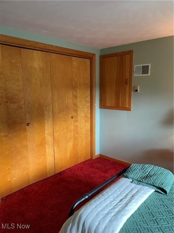 681 Grandview Ave, East Palestine, OH 44413 - carpeted bedroom featuring a closet