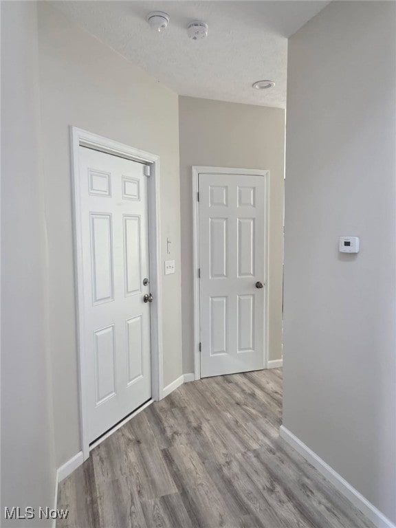 990 E Blvd, Aurora, OH 44202 - entrance foyer featuring wood finished floors and baseboards