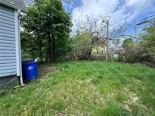 12423 Phillips Ave, Cleveland, OH 44108 - view of yard with fence