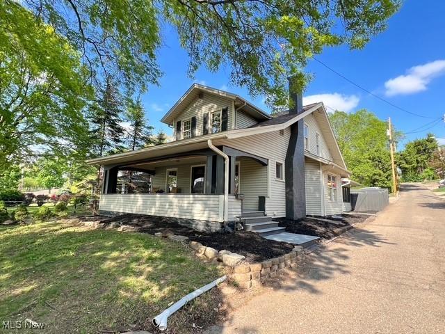 713 N Broadway St, New Philadelphia, OH 44663 - view of front facade featuring covered porch