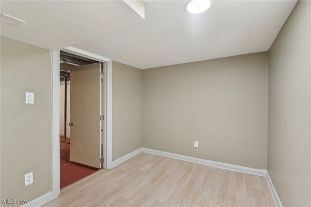 1540 Grand Park Ave, Akron, OH 44310 - unfurnished room with light wood-type flooring and baseboards