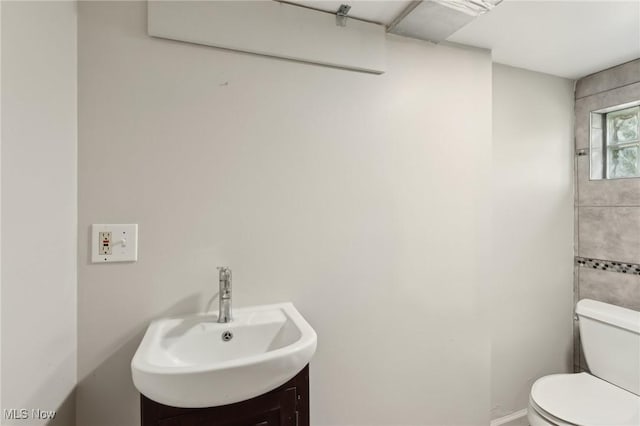 1540 Grand Park Ave, Akron, OH 44310 - half bath featuring toilet and vanity