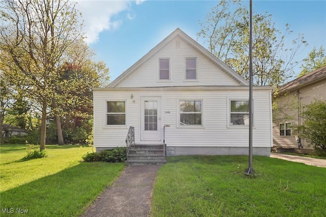 1540 Grand Park Ave, Akron, OH 44310 - bungalow-style home featuring entry steps and a front lawn