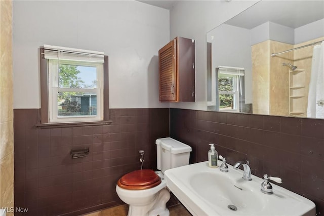 1540 Grand Park Ave, Akron, OH 44310 - full bath with tile walls, toilet, a shower with curtain, a sink, and plenty of natural light