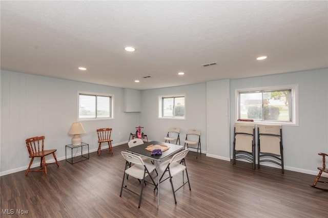 347 Beeler Dr, Berea, OH 44017 - dining room with dark wood-style flooring, baseboards, and recessed lighting