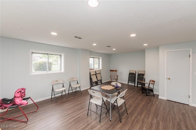 347 Beeler Dr, Berea, OH 44017 - dining area featuring wood finished floors, baseboards, and recessed lighting