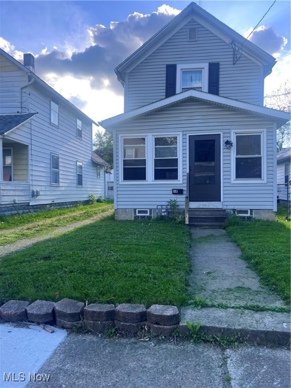 48 21st St NW, Barberton, OH 44203 - view of front facade featuring entry steps and a front lawn