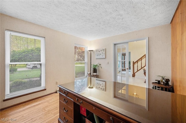 16538 S White Oaks Dr, Strongsville, OH 44136 - kitchen featuring light wood-style flooring and a textured ceiling