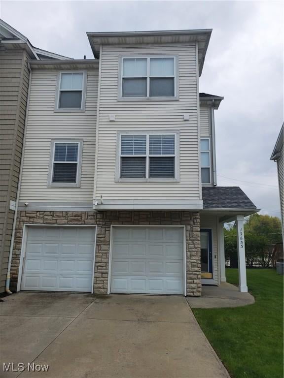 17633 Wildwood Ln Unit 311, Cleveland, OH 44119 - photo 1