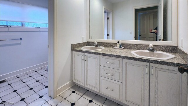 5 W Mather Ln Unit 5, Bratenahl, OH 44108 - bathroom with double vanity and baseboards
