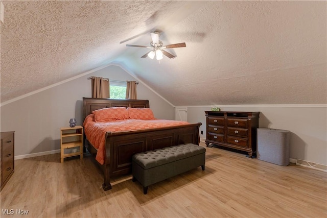 274 2nd St, Lake Milton, OH 44429 - bedroom featuring light wood-style flooring, vaulted ceiling, a textured ceiling, ceiling fan, and baseboards