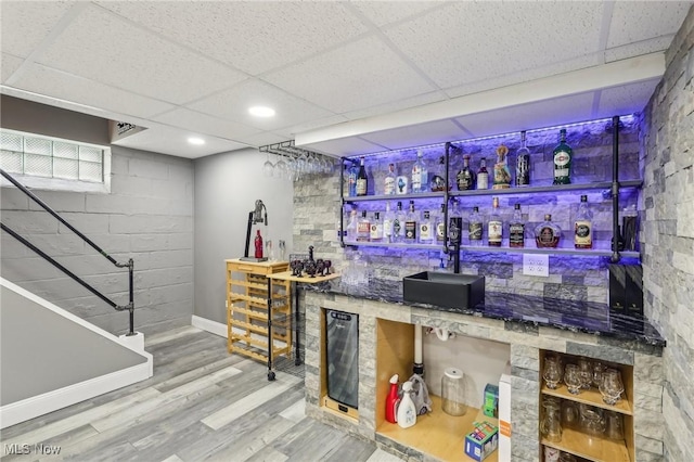 5610 Charles Ave, Parma, OH 44129 - indoor bar with a drop ceiling, wood finished floors, and baseboards